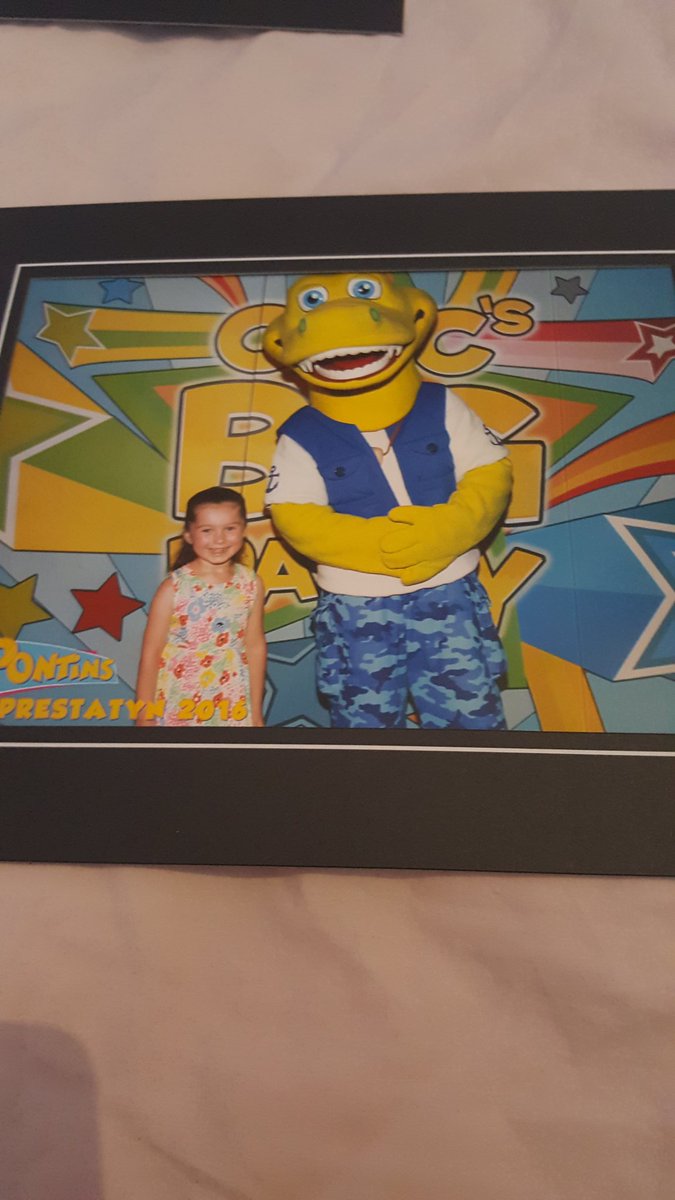 eardley2010's tweet photo. Kelsie meeting #captaincroc #pontins she loved her holiday can't wait to go back https://t.co/fUouoy9SHT