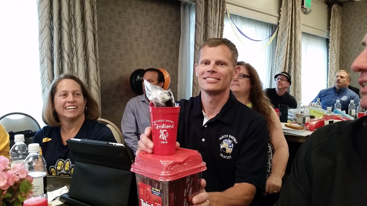 cherribeau1's tweet image. Marcus Whitman took the spirit award! #WFLLeaders