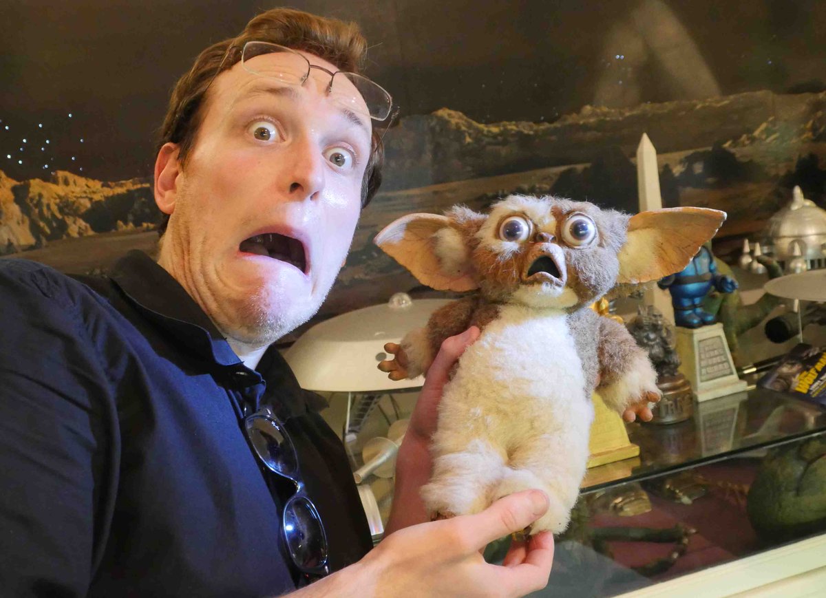 SachaFeiner's tweet photo. Meeting #Gizmo from #Gremlins in #BobBurns Basement! Support the #documentary on https://t.co/xXi7eOIdsw https://t.co/3XXA7g4YGT