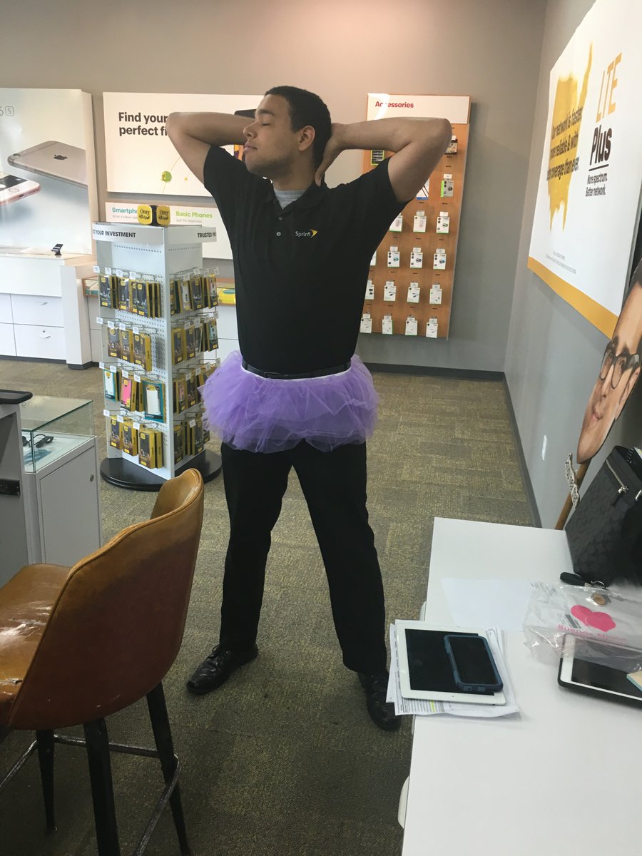 UwSprintBula's tweet photo. Lost a bet, and was a man of his word! @CakeInTheOcean @UWAmyJo @AndieeMiller7 https://t.co/53goW6inB6