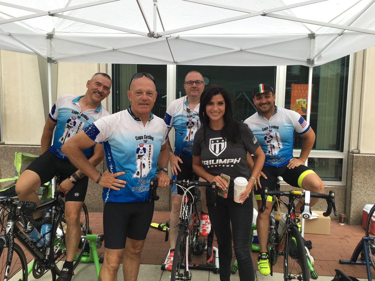 copscycling's tweet photo. Stationary ride on Monument Circle this morning! Had a visitor @DLoesch https://t.co/B3p27odr9i