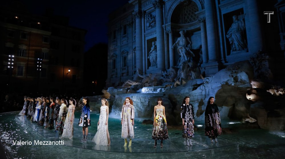 tmagazine's tweet photo. .@Fendi’s fairytale show at Rome’s Trevi Fountain https://t.co/yJPoVS3YE0 https://t.co/VAUfZ9YQGd