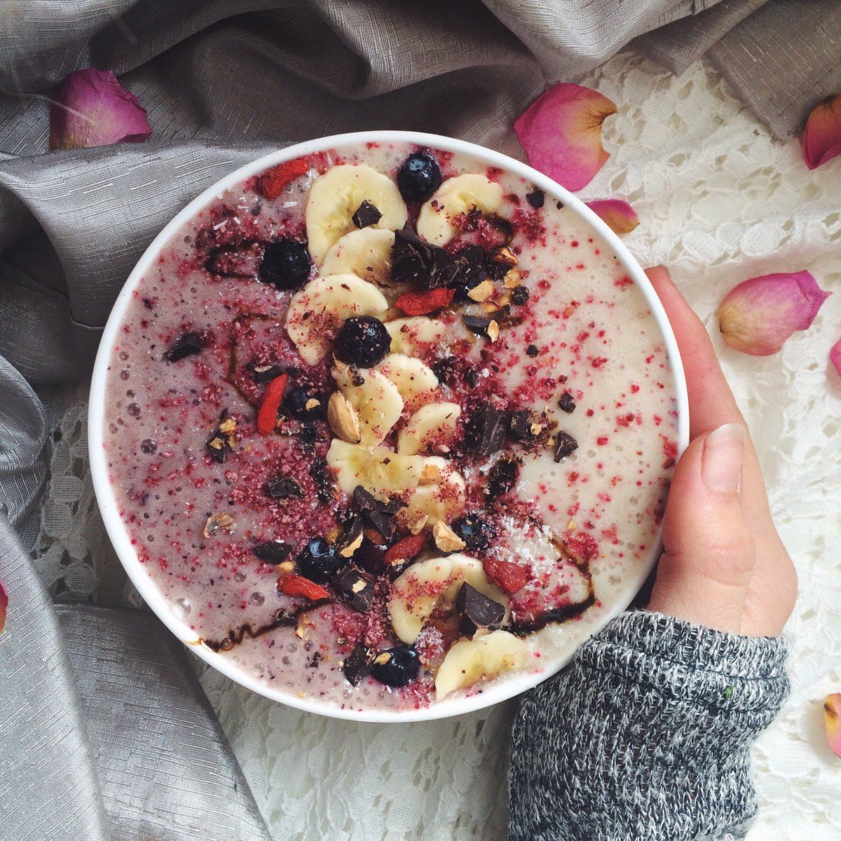 FashionCanada's tweet photo. 5 healthy foods that are actually making you fat: https://t.co/jhDQQ9QXBo https://t.co/Rv52AVXwmJ