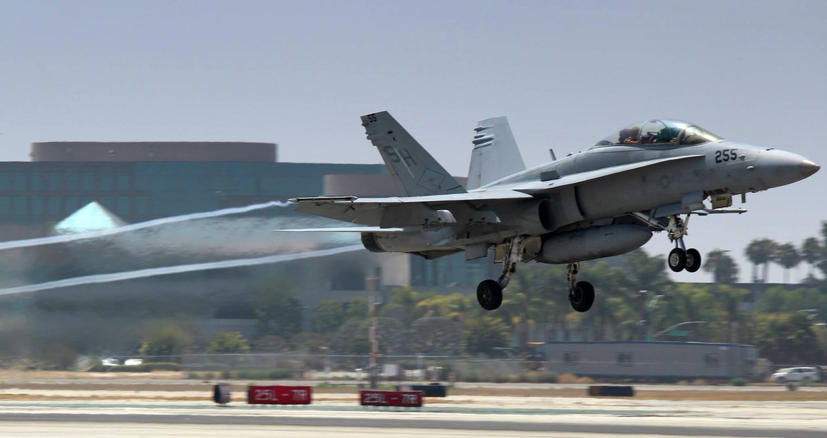 LGBAirport's tweet photo. #f18friday #flashbackfriday https://t.co/1ukhKlSEjb