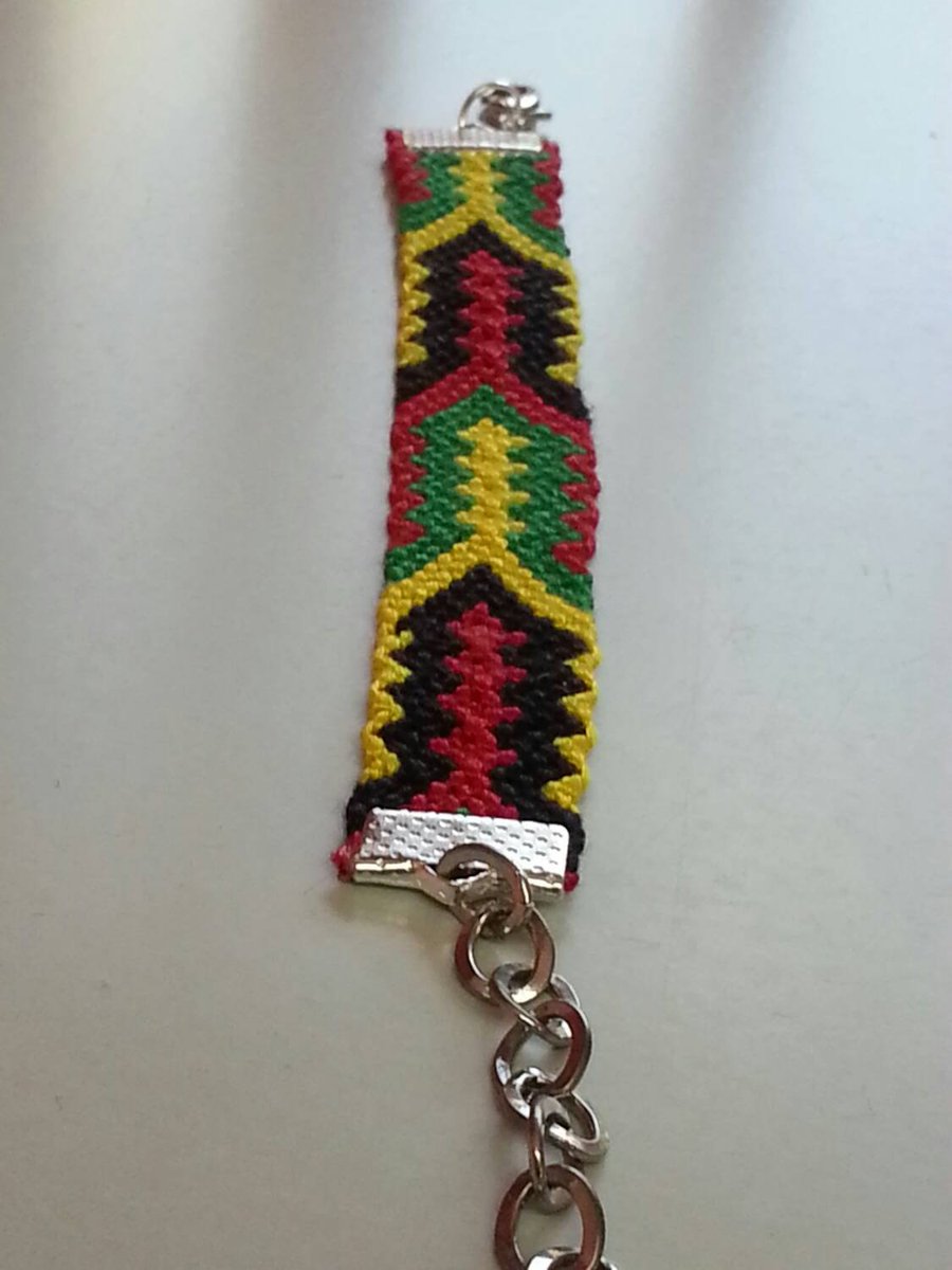 JahSans's tweet photo. Rasta friendship bracelet. https://t.co/3L7JrYD2cR #Etsy #KnottedBracelets https://t.co/FRHPZ89b5S