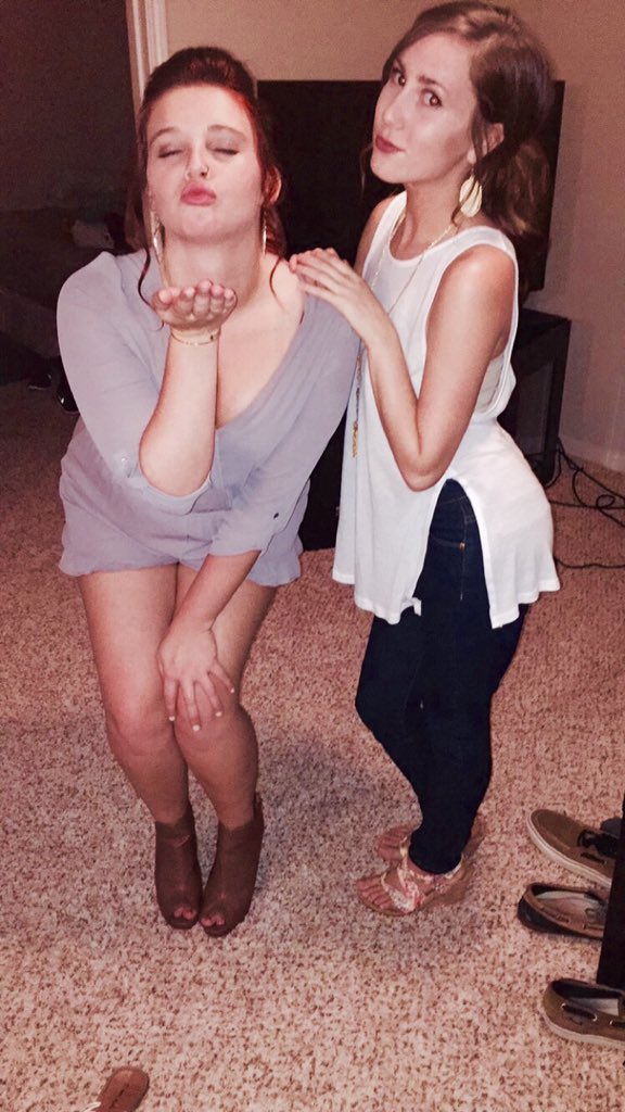 Tmstephens12's tweet photo. It's her birthday and I love her! Xoxo @lollyyyellen https://t.co/gbd3EUyBP4