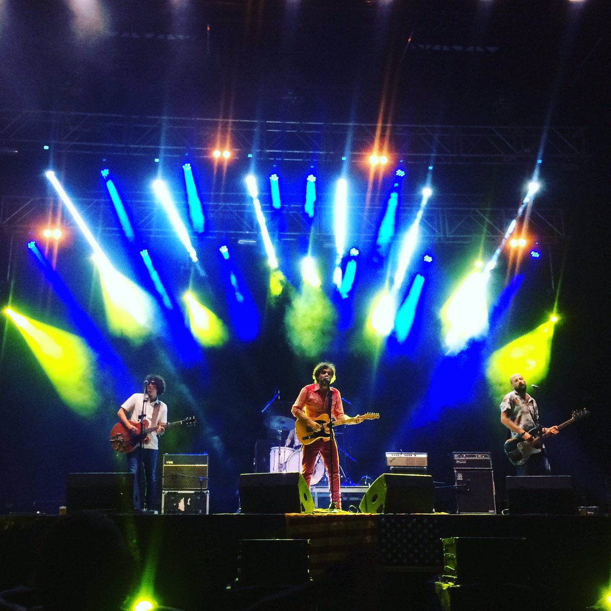 mesdemil's tweet photo. Ens declarem molt fans de @SeniorCorBrutal !! Ara mateix al @Feslloch ! #Primos #Feslloch2016 @malatestarecord https://t.co/XDWXVPZWlE