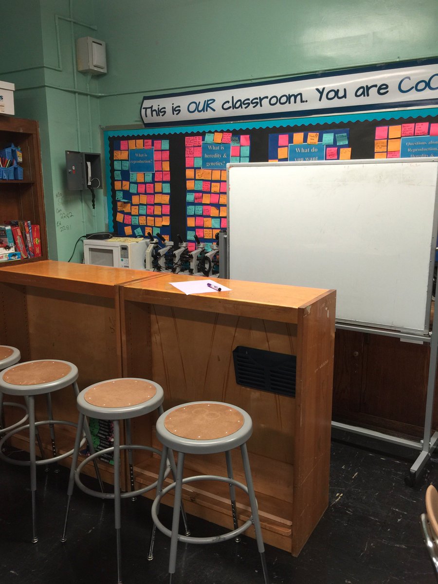 HackClassrooms's tweet image. We love this #StarbucksMyRoom layout on beta.room2learn.org! beta.room2learn.org/rooms/view/56d…
