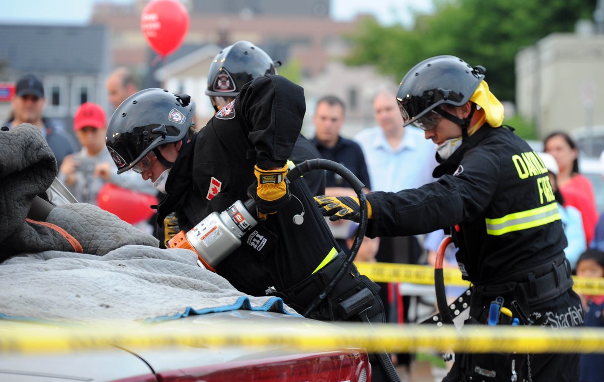 OakvilleBeaver's tweet image. .@oakvillefire auto extrication team carwash fundraiser Sunday #Oakville bit.ly/29Hwr4m