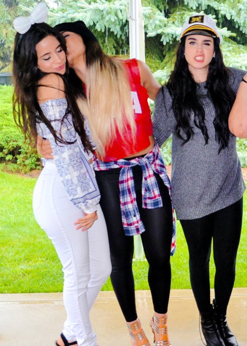 KatieIrishQueen's tweet photo. Por favor Tío Mike, puede dar RT? Necesitamos sumar votos!
@TheMikeinator

#VeranoMTV2016 Fifth Harmony https://t.co/WAPTGrqZeE