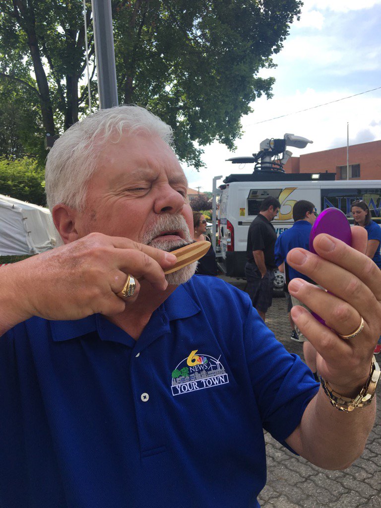 Jen6News's tweet photo. @marty_radovanic getting pretty for Your Town Punxsutawney.  #YourTown #Punxsy #6NewsICON https://t.co/qZiuo6J6Fj