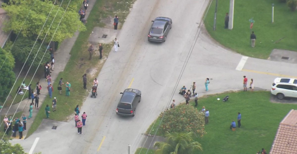 #UPDATE @MiamiDadePD have not confirmed bomb threat/shooter, taking precautionary measures bit.ly/29CyNlB?utm_me… https://t.co/7bG03oONvD