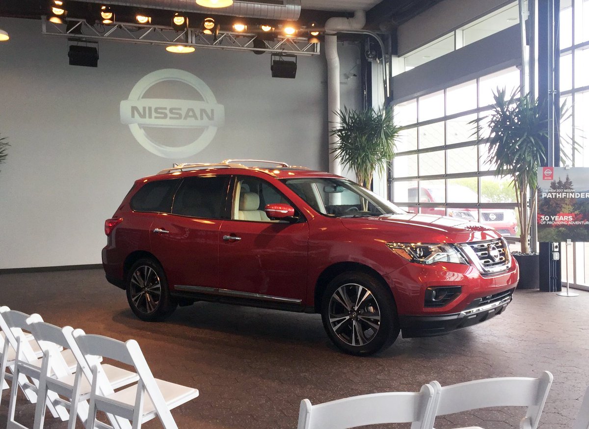 automatters's tweet photo. Nissan just refreshed its #Pathfinder for 2017 => https://t.co/LiI5gxmyXY #FindYourNewPath https://t.co/0womhxSPfU