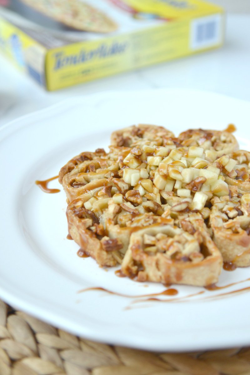 Woolooca's tweet photo. "The" tarte aux pommes et au caramel! https://t.co/wkvFlEnNbY @Tenderflake #TFTestKitchen #Tartifiez #Pieifyit https://t.co/RcZCh1diwy