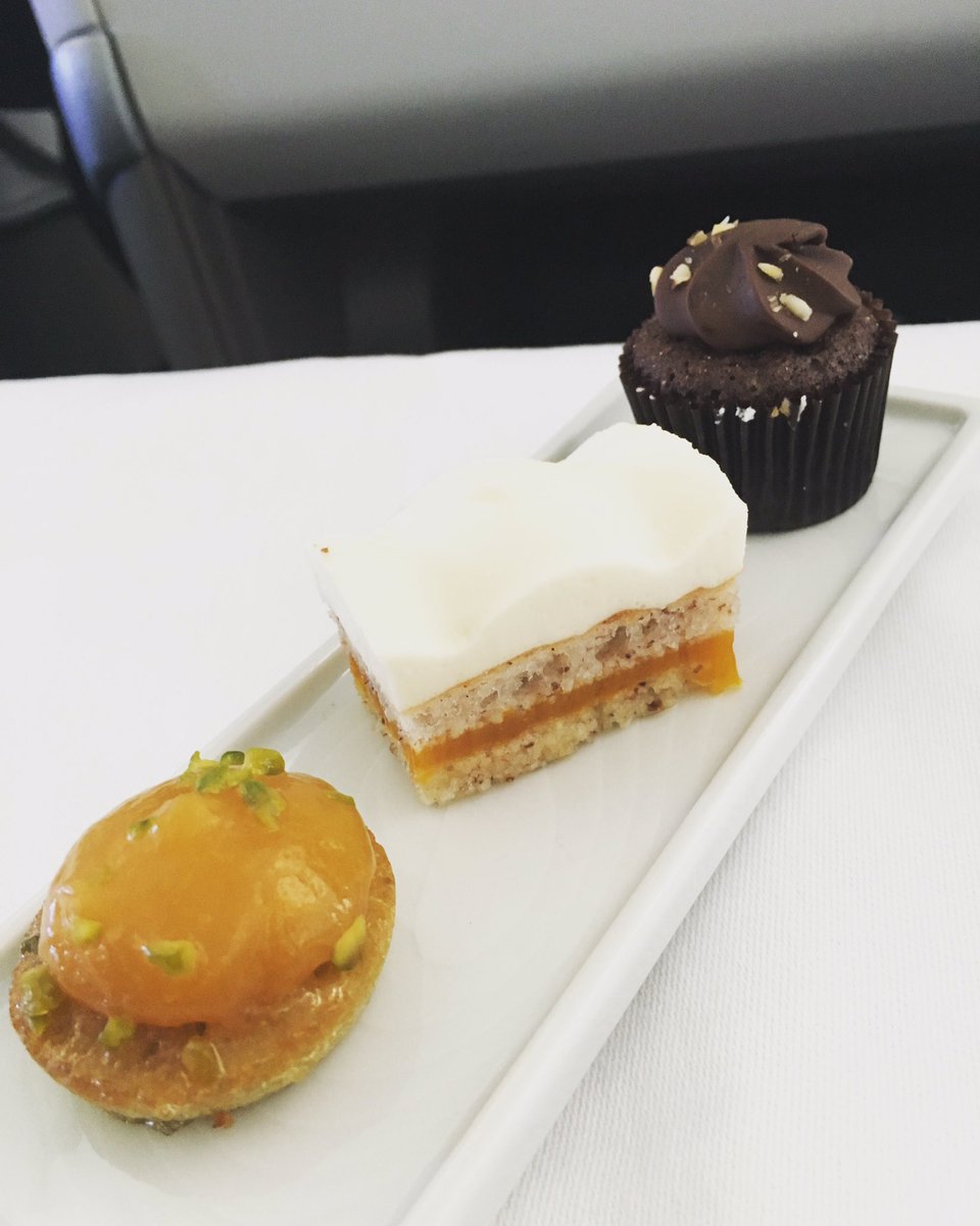Super Cute Dessert #petit #pastries #new-trend #inflight #meal #experience #franceisintheair   @AirFranceIN