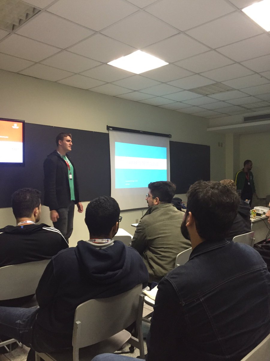 brian_souza's tweet photo. O pequeno @AlexandreChohfi falando sobre testes no #TdCSP2016 #XamarinNoTDC https://t.co/1EQ2d8cENm