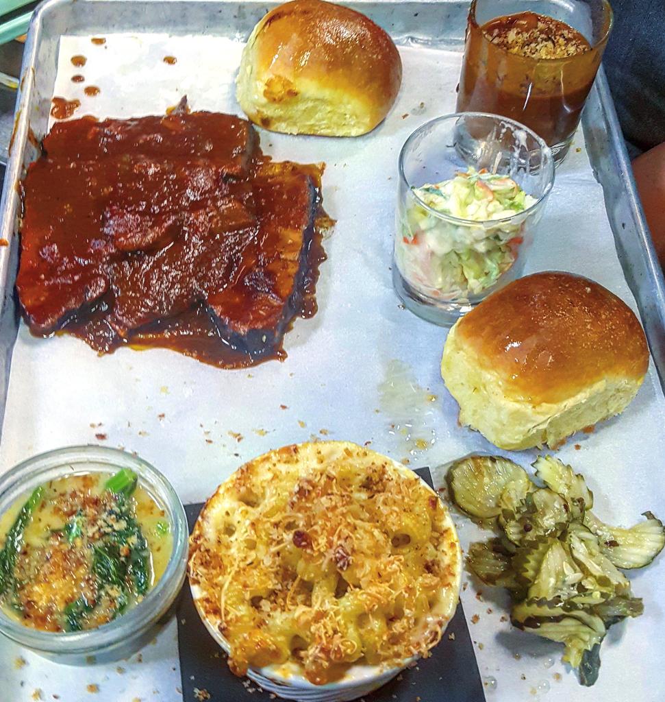 BarrelDC's tweet image. Whoa. @ChefGFleming's Smoked Brisket, Cuke Slaw, Mac n Cheese, BBQ Beans, Greens, &amp;amp; Potato Roll... That's all.