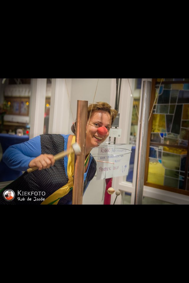 ClownColle's tweet photo. Colle raakte in het @memorarium betoverd door deze klankinstallatie gemaakt door #CarlaThierry https://t.co/py4Eh7cmhr