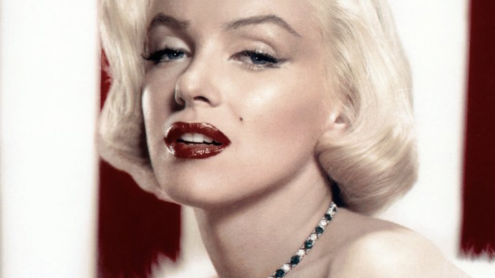 xmerylstreepx's tweet image. {M}

Megan Fox
Meryl Streep
Mila Kunis
Marilyn Monroe