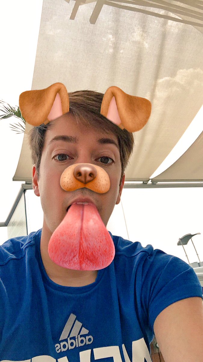 rogergzz's tweet image. Almorzando y tomando algo de sol ☀️