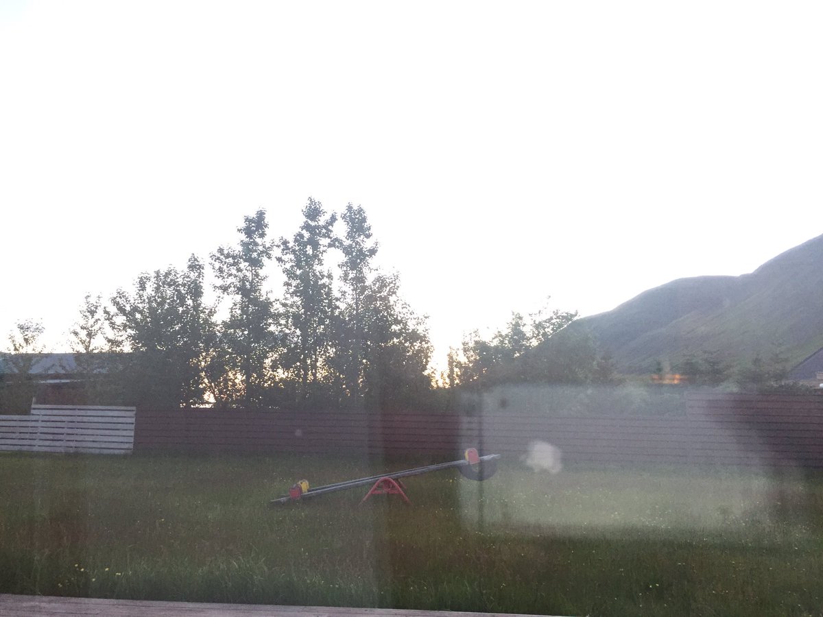 Gotta love that midnight sun in #Iceland 1am and still bright 🇮🇸
