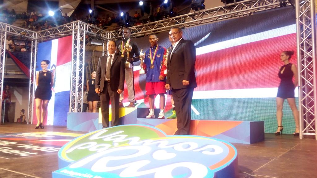 171Vargas's tweet photo. Nuestro equipo de paramédicos está desplegado en en Polideportivo en el marco del #PreolimpicoDeBoxeo #Rio2016 https://t.co/Ak0trAjj5s