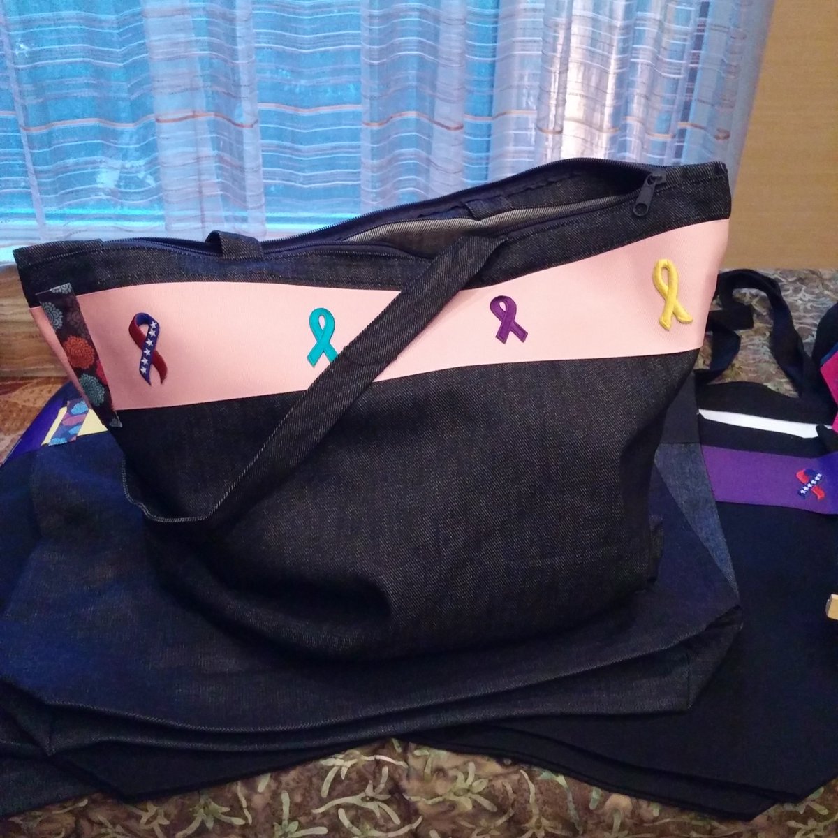 SumthiNgD's tweet photo. #awareness #totebags by @SumthiNgD  #awarenessribbon https://t.co/ewp24UKhen