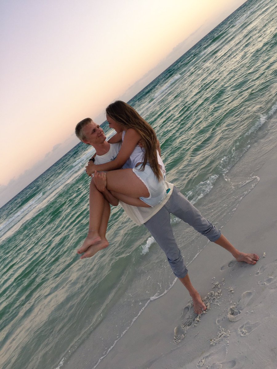 maddeycollins's tweet photo. taking pics w this heaping mess of hair on the beach is near impossible but we finally got a decent one https://t.co/8sUCEgtRr8
