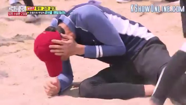 all1ofmyfeeling's tweet photo. #rm306 jihyo taking "dance battle" literally. amazing. https://t.co/gWjyxt90zk