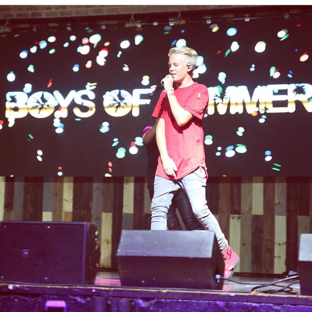 cheerlueders's tweet photo. First show.... https://t.co/Sz2lPf8GZb