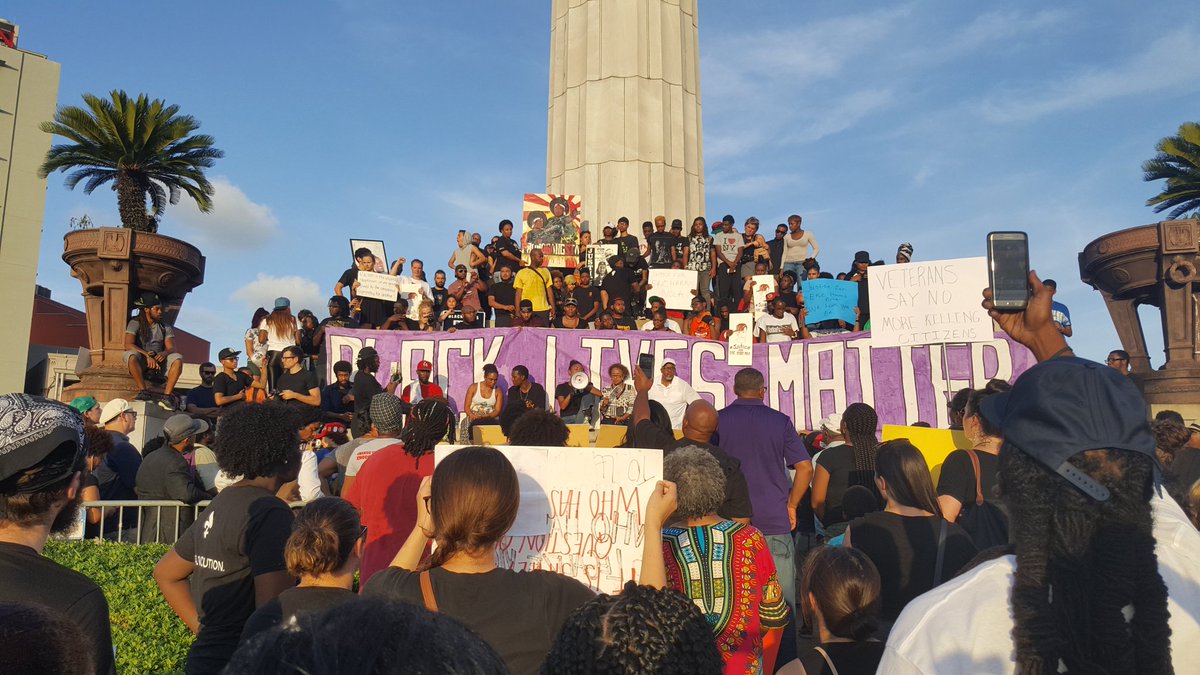 _africanviolet_'s tweet photo. This is what democracy looks like!

My heart is beyond full. So proud of my city!  #siolenceisviolence #standupNOLA https://t.co/YxEaImCXjL