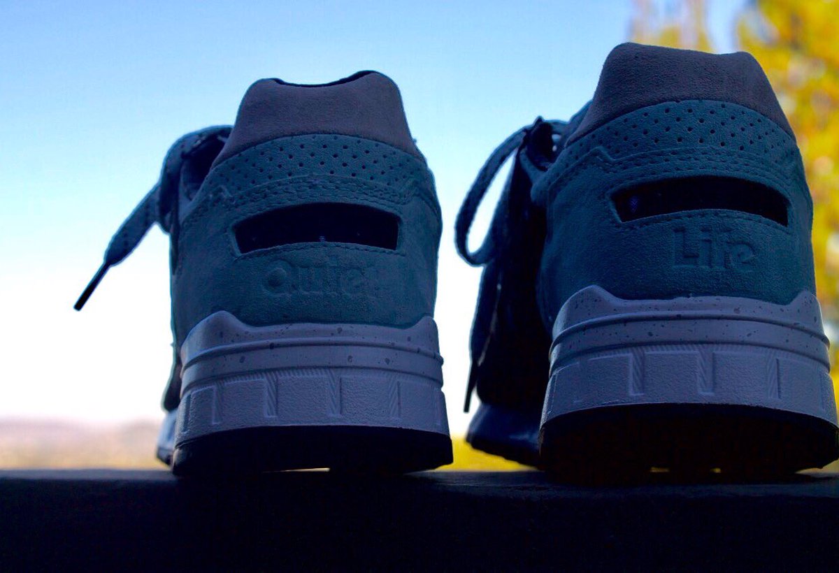 Sole_Lab's tweet photo. Cosmo gazing with .@TheQuietLifeCo x @SauconyOrigs https://t.co/frbA7u1f5l https://t.co/qYyz4pcYzs