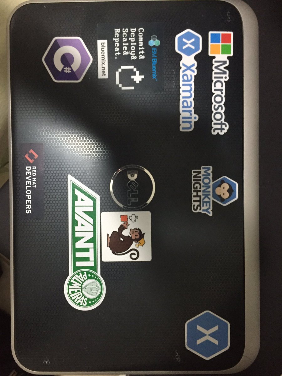 brian_souza's tweet photo. #TDCSP2016 rendeu alguns adesivos a mais pro note #XamarinNoTdc #Monkeynights https://t.co/3qH7iX6PKW