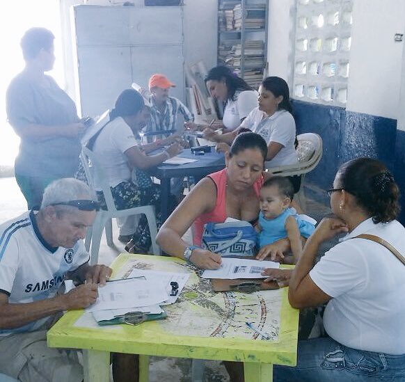 SisbenSM's tweet photo. Exitosa jornada de sisbenización El día 🌞de hoy en la vereda de #Tigrera, seguiremos trabajando por los #Samarios https://t.co/FJjRPvnYRb