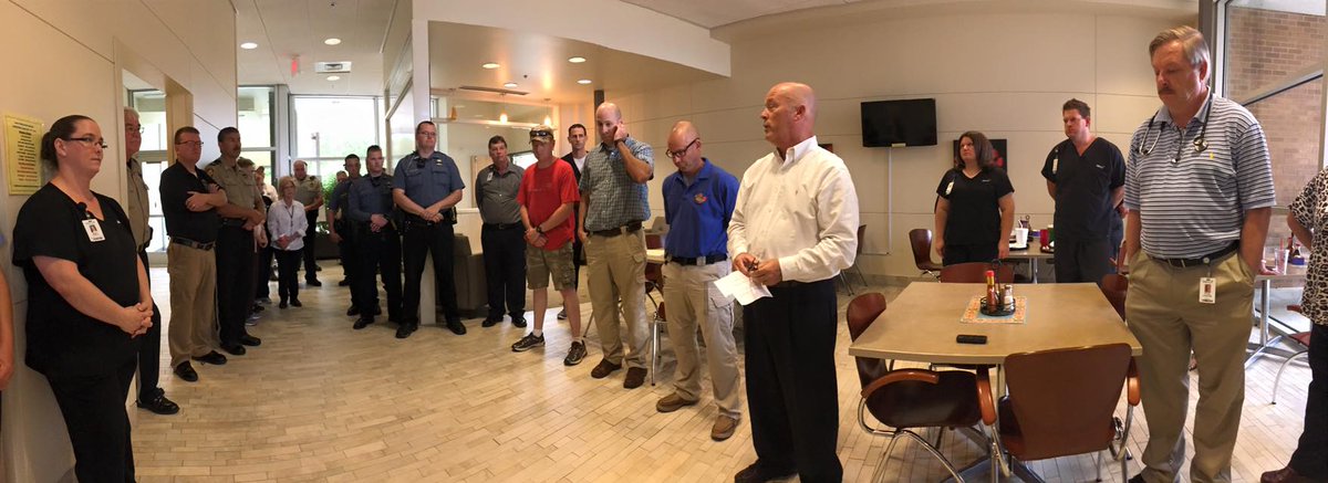 MercyJoplin's tweet photo. #MercyCarthage held a prayer service for local law enforcement today. Photo via @carthagepress. #Dallas #StandUnited https://t.co/KYYmuZgomR