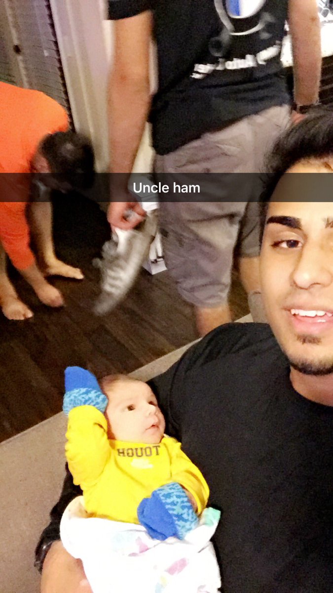 HollywoodHammy's tweet photo. #uncleham https://t.co/I9Hm19fs9w