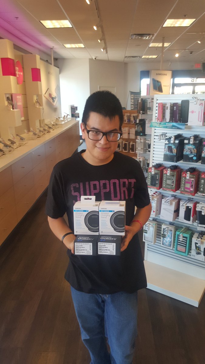 SamsungEli's tweet photo. @theSamsungSide This new T-mobile customer taking advantage of the BOGO and loading up on wireless chargers. https://t.co/4bn6qmOZeF