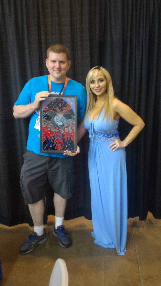 CCGuardPony's tweet photo. Made my day getting "Twilight's Failure" signed by @tarastrong after having it for years. Im so happy! https://t.co/vWuiGIYifr