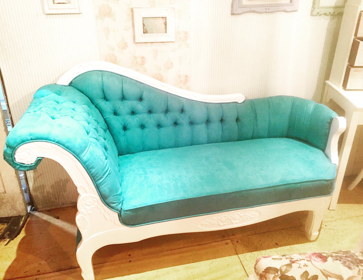mofrashic's tweet photo. Precioso #divan ( pieza única) de venta en @CasaConstanza https://t.co/5Iz3oO8Oxq