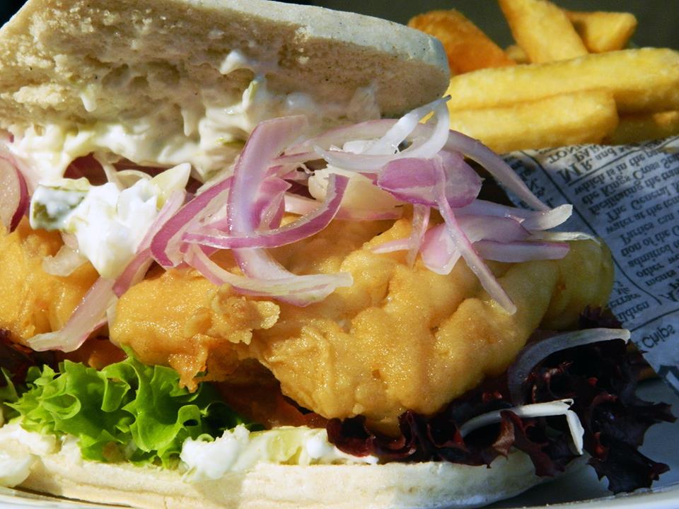 ¿Antojado por un sandwich? ¡Tenemos variedades exquisitas! Ven a La Junta y prepárate para una gran tarde.