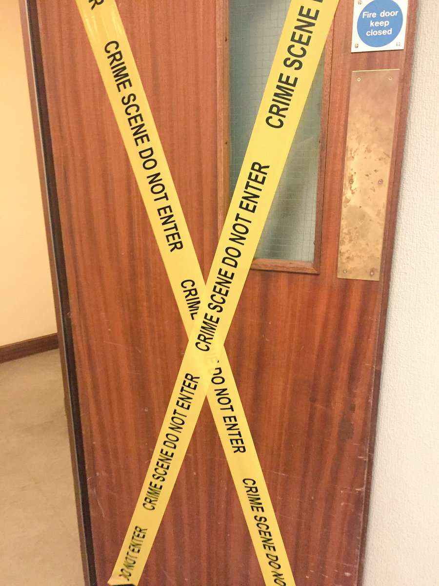 amypackham15's tweet photo. And here we are investigating 👀💉🔬🤓 @NHM_London #CrimeSceneLive https://t.co/eHvUIGeSoW