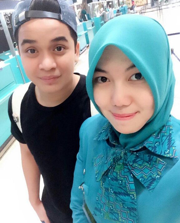 Ni bibil <a href="/bangbily/">Billy Syahputra</a> ma staff pas lg prses check in @Bilsanreal_ofc <a href="/Nancy_DBOMB/">Nancy_DBOMB</a> <a href="/susansameh/">SUSAN SAMEEH</a> <a href="/yantiwarso/">Yanti Warso</a> sanes mugari
