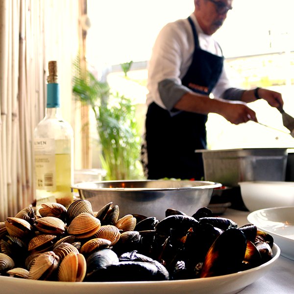 RoquetaMX's tweet photo. Nuestro chef ya tiene todo listo para que disfrutes de las nuevas paellas en Roqueta Santa Fe https://t.co/9cit6B9izG