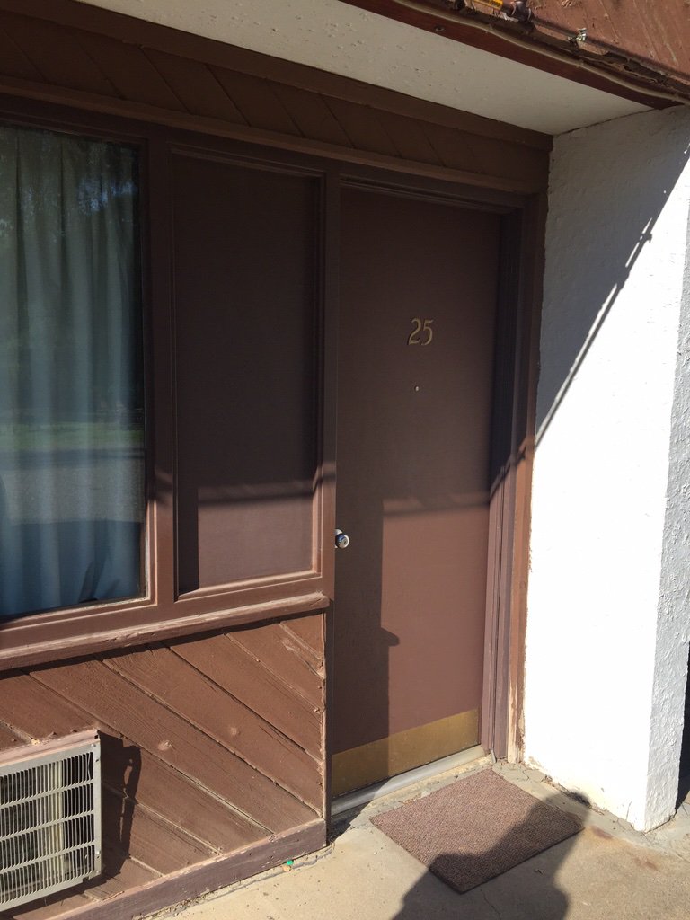 Heather24Golden's tweet photo. Breaking my Cardinal rule of never staying at a motel with an outside door #killerthriller #scarymovie https://t.co/ZT591gWVPU