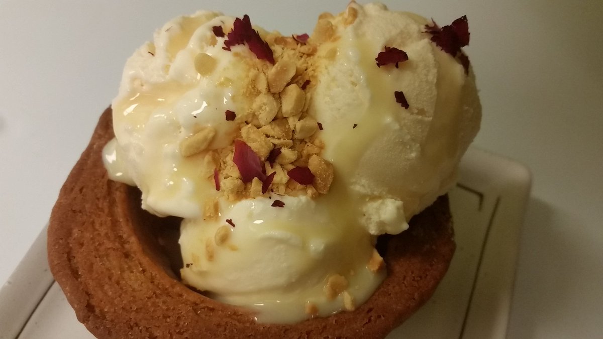 mocaygroup's tweet photo. Mackay ice cream on cookie cup https://t.co/EEMW59cIWf
