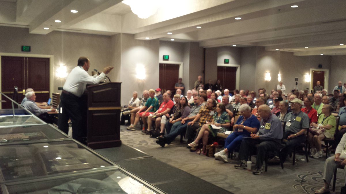 APIC_USA's tweet image. Live auction at #ButtonCon2016 is largest auction in @APIC_USA history. @scottmussell @BusyChristen