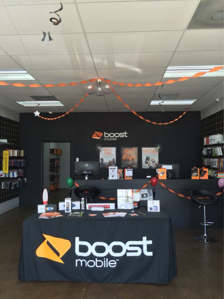 JenniferVerdes's tweet photo. Cell Zone is ready for the weekend party! #BoostMobileGivesYouMore #BoostedDFW https://t.co/SOYN2bxL3h
