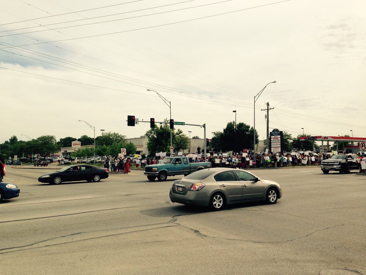 Devon402's tweet image. 120th &amp;amp; Center 😳 #OmahaNebraska #BlackLivesMatterProtest