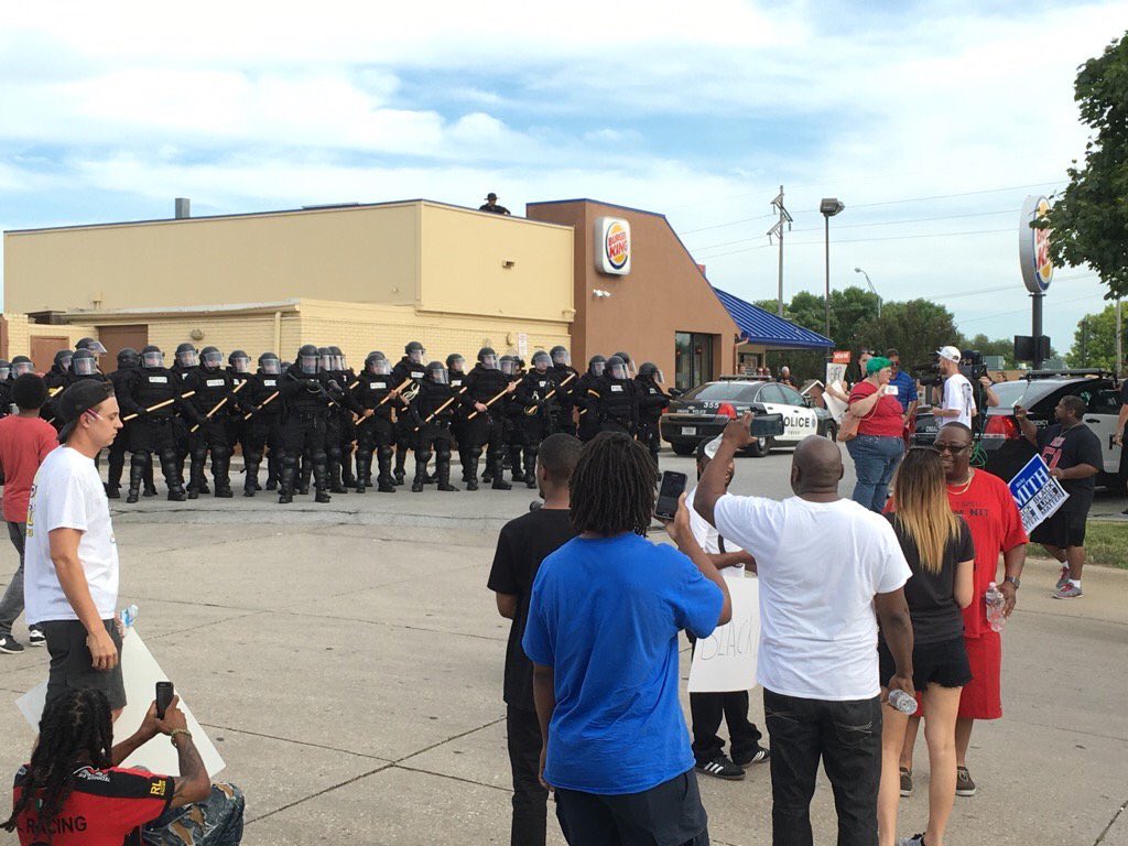 Devon402's tweet image. 120th &amp;amp; Center 😳 #OmahaNebraska #BlackLivesMatterProtest