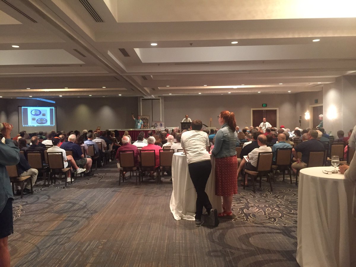 HistoryTickets's tweet image. .@APIC_USA packed house for the auction #buttoncon2016